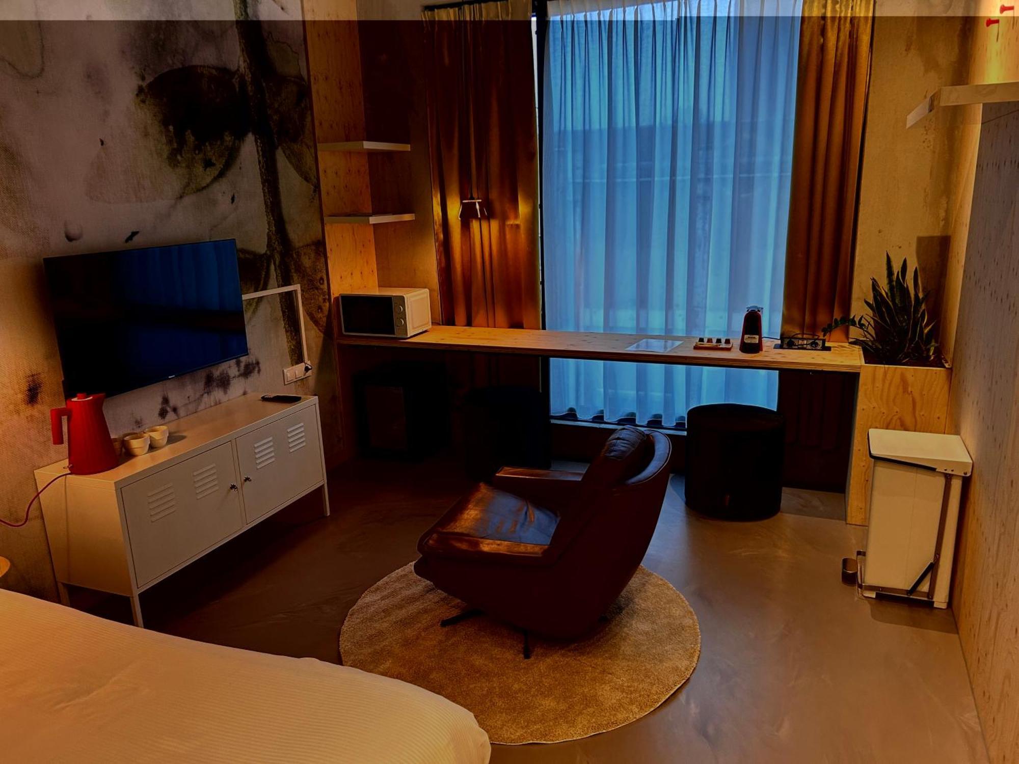 Moloko, Modern Designed Sleep & Shower Hotel In City Center, Digital Key By Sms เอนส์เคอเด ภายนอก รูปภาพ
