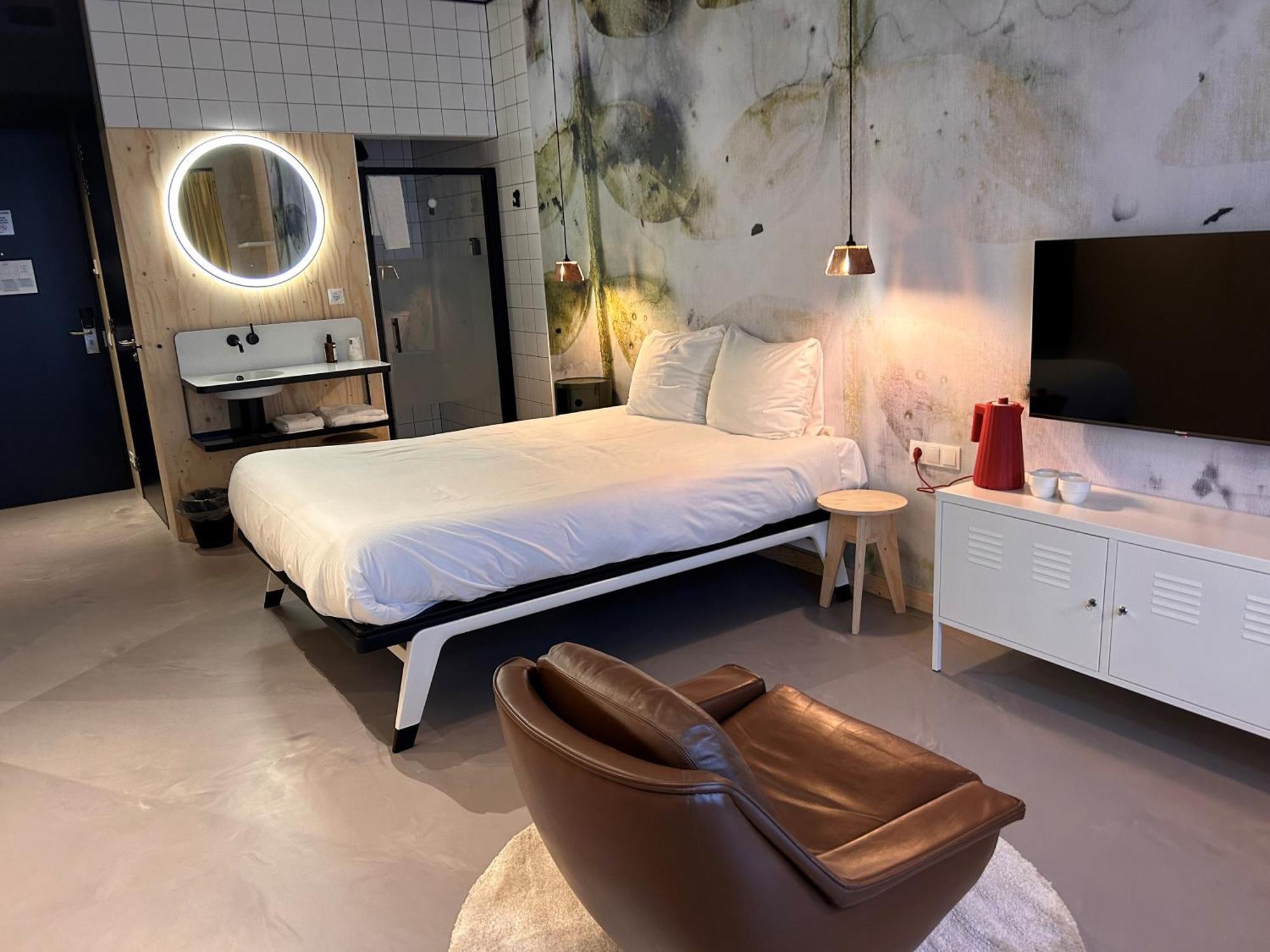Moloko, Modern Designed Sleep & Shower Hotel In City Center, Digital Key By Sms เอนส์เคอเด ภายนอก รูปภาพ